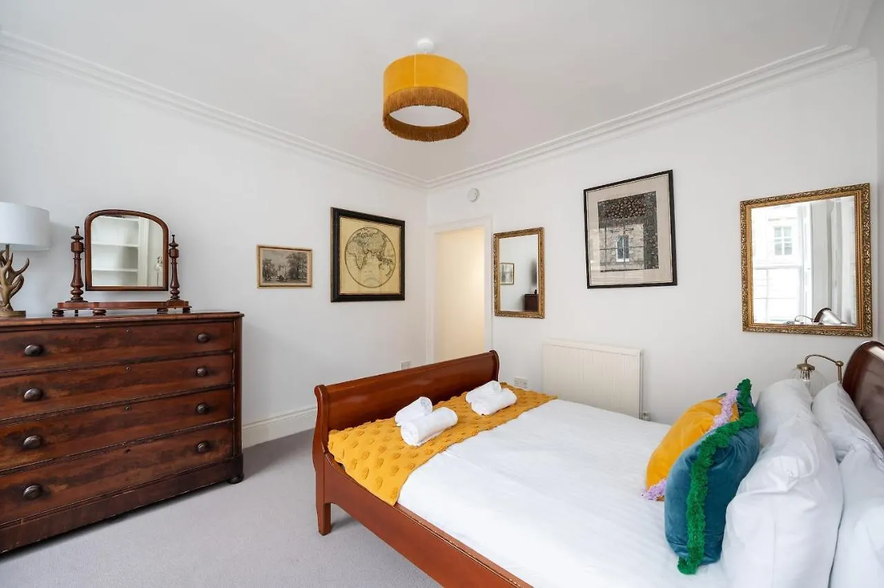 Luxury 3 Bedroom Apt On Edinburgh'S Royal Mile